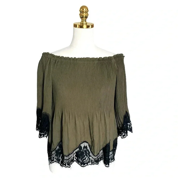 DELFI COLLECTIVE | SAMANTHA LACE TRIM COLD SHOULDER TOP IN OLIVE GREEN SIZE XS - Picture 4 of 11